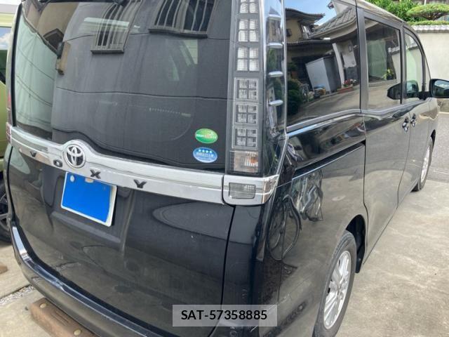 Toyota VOXY 2014-10 8415768-4