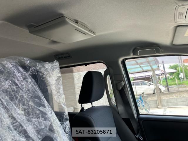 Toyota VOXY 2014-02 8415766-12