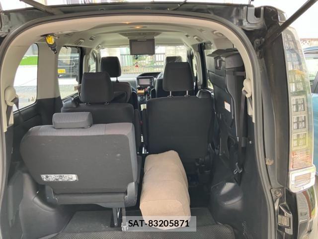 Toyota VOXY 2014-02 8415766-14