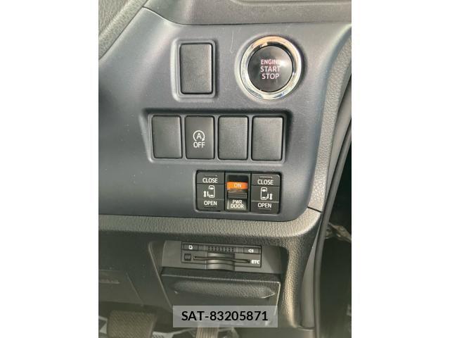 Toyota VOXY 2014-02 8415766-17