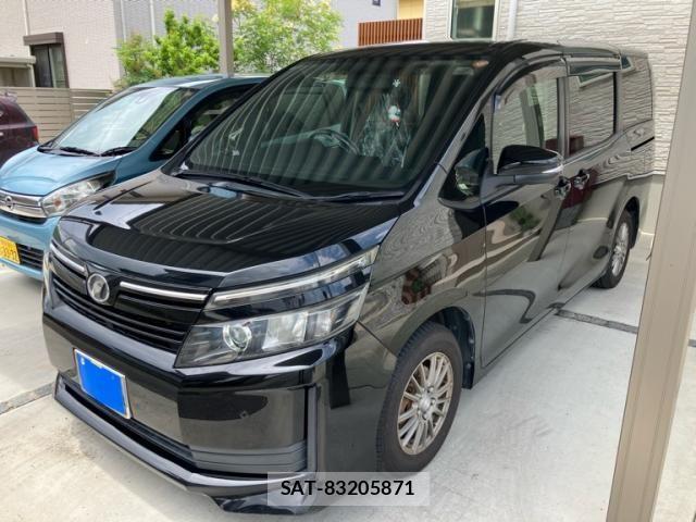 Toyota VOXY 2014-02 8415766-1