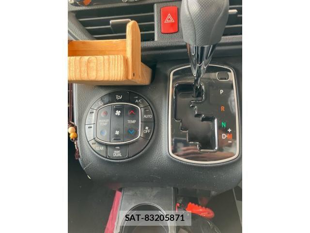 Toyota VOXY 2014-02 8415766-21