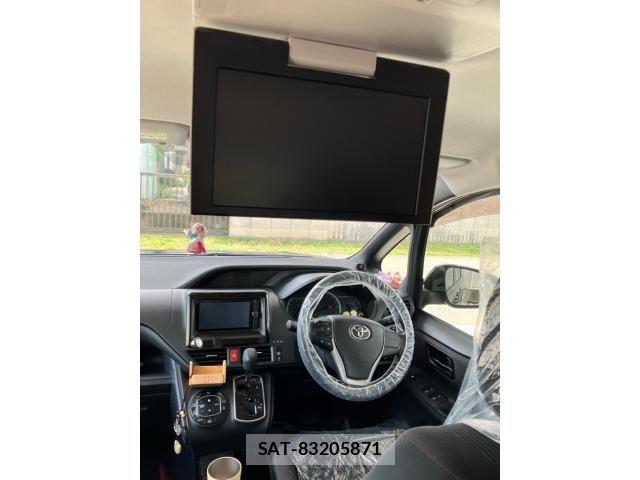 Toyota VOXY 2014-02 8415766-22