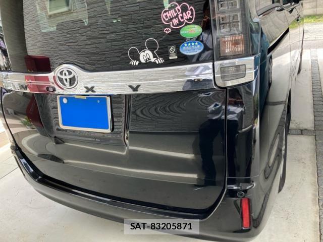 Toyota VOXY 2014-02 8415766-3