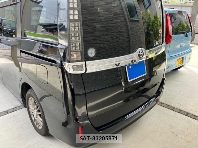 Toyota VOXY 2014-02 8415766-4