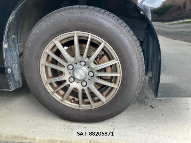 Toyota VOXY 2014-02 8415766-5