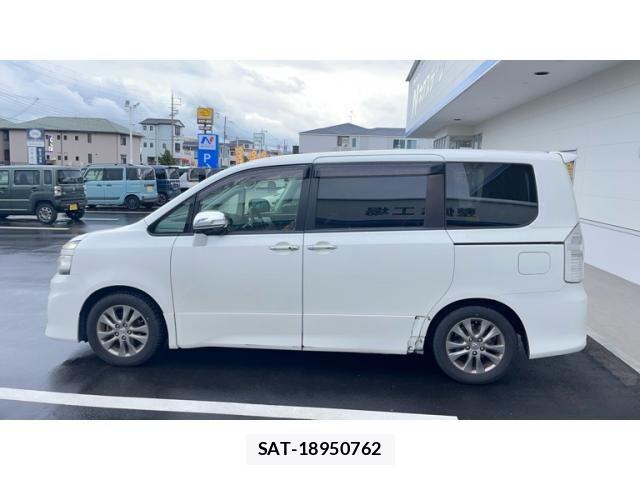 Toyota VOXY 2011-09 8415776-2