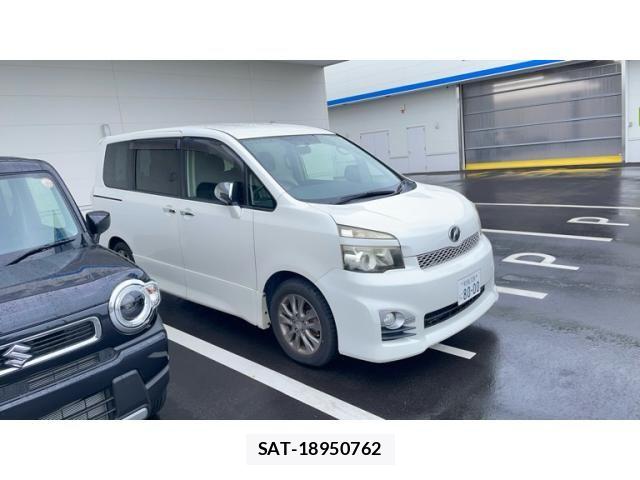 Toyota VOXY 2011-09 8415776-3