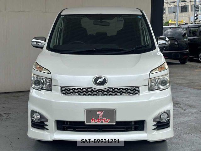 Toyota VOXY 2012-05 8415751-1