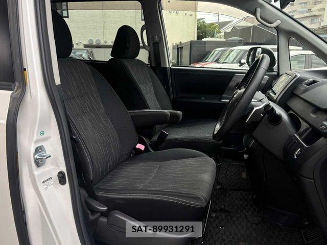 Toyota VOXY 2012-05 8415751-20