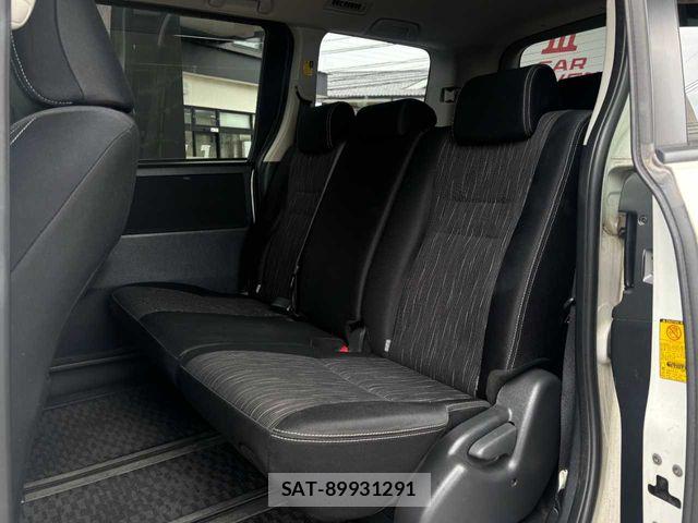 Toyota VOXY 2012-05 8415751-23