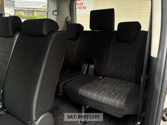 Toyota VOXY 2012-05 8415751-24