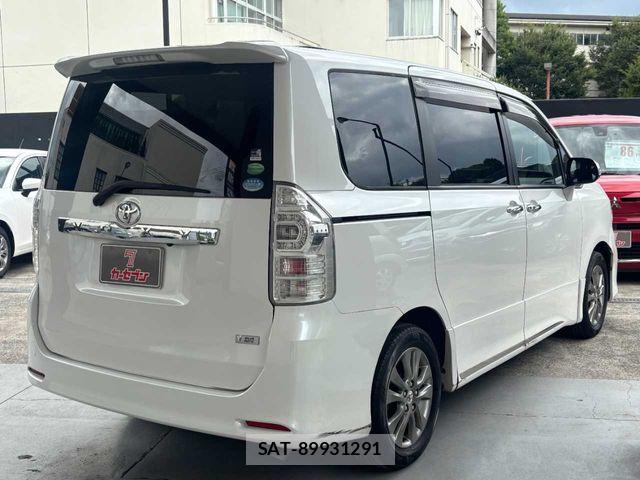 Toyota VOXY 2012-05 8415751-4