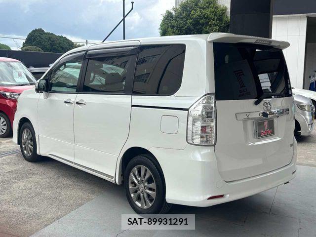 Toyota VOXY 2012-05 8415751-6
