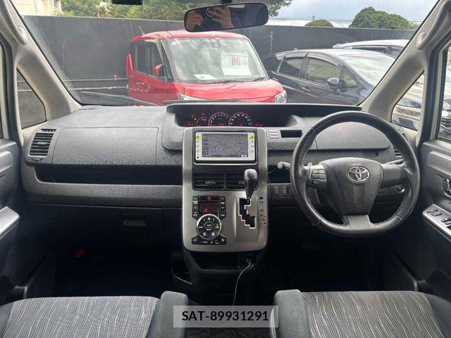 Toyota VOXY 2012-05 8415751-8