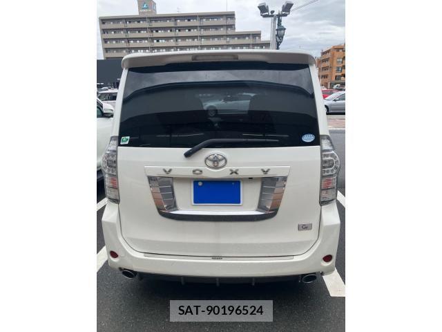 Toyota VOXY 2011-01 8415769-2