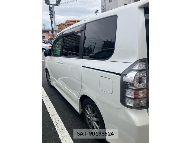 Toyota VOXY 2011-01 8415769-5