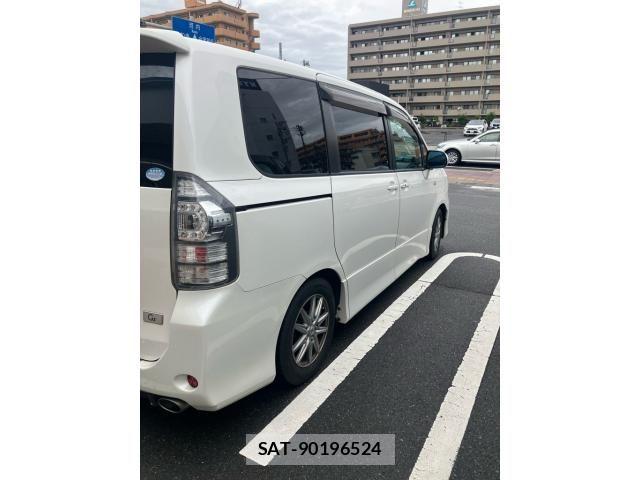 Toyota VOXY 2011-01 8415769-6