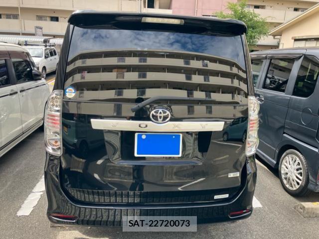 Toyota VOXY 2010-01 8415775-3