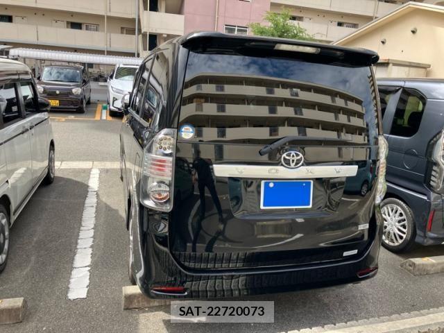 Toyota VOXY 2010-01 8415775-4