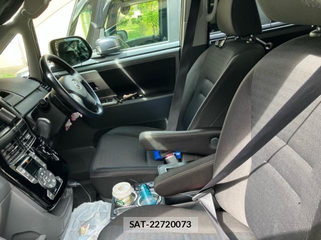 Toyota VOXY 2010-01 8415775-8