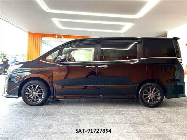 Toyota VOXY 2019-12 8415745-10