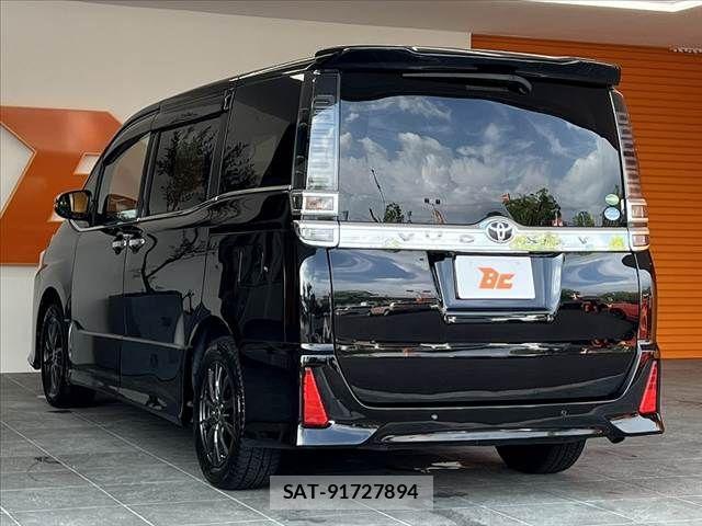 Toyota VOXY 2019-12 8415745-12