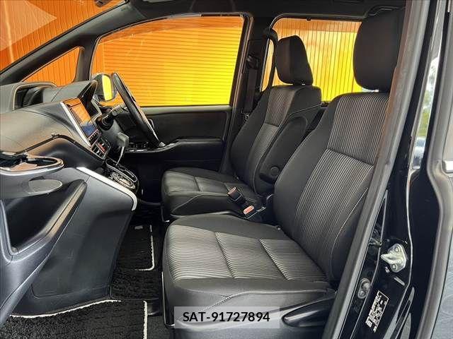 Toyota VOXY 2019-12 8415745-16