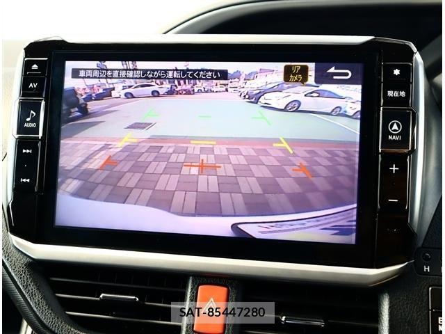 Toyota VOXY 2017-12 8411035-6