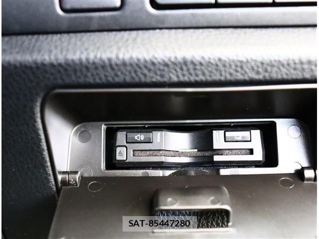 Toyota VOXY 2017-12 8411035-7