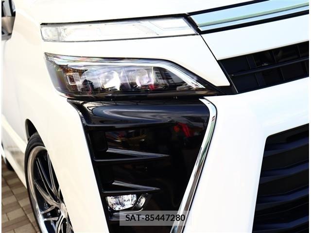 Toyota VOXY 2017-12 8411035-14
