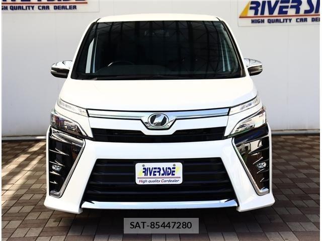 Toyota VOXY 2017-12 8411035-15