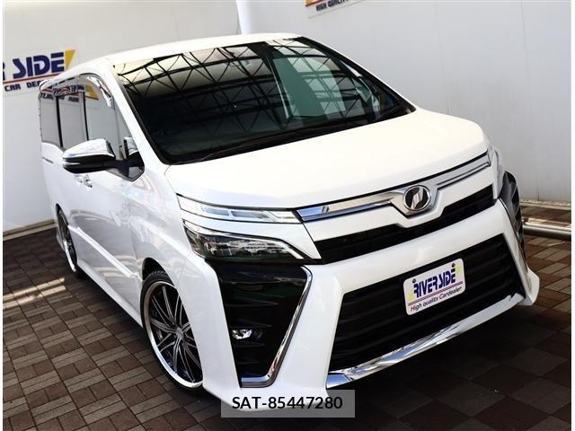 Toyota VOXY 2017-12 8411035-16