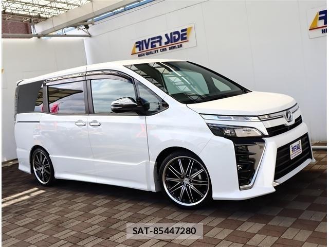 Toyota VOXY 2017-12 8411035-17