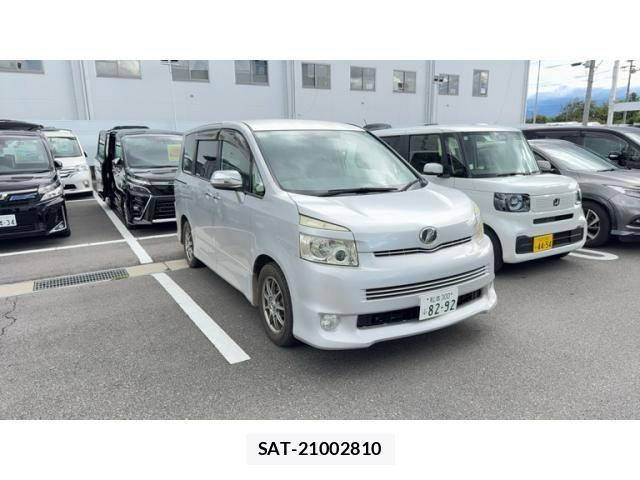 Toyota VOXY 2009-10 8415780-0