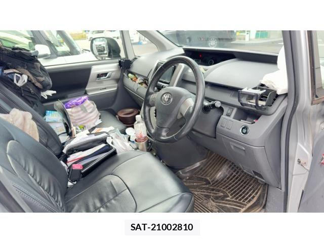 Toyota VOXY 2009-10 8415780-9