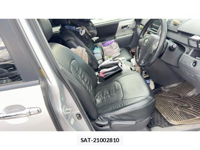 Toyota VOXY 2009-10 8415780-10