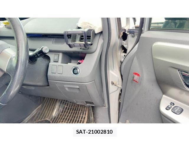 Toyota VOXY 2009-10 8415780-12