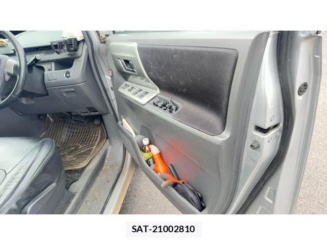 Toyota VOXY 2009-10 8415780-13