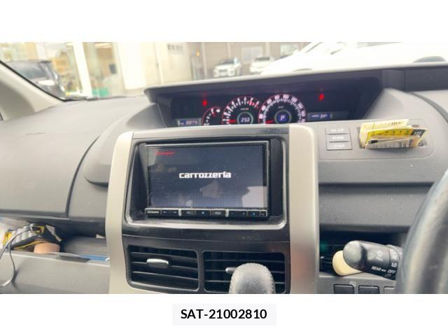 Toyota VOXY 2009-10 8415780-17