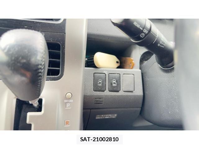 Toyota VOXY 2009-10 8415780-20