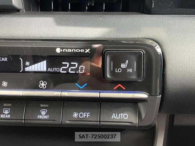 Toyota VOXY 2022-03 8415743-12