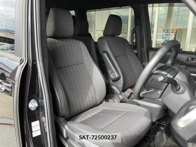 Toyota VOXY 2022-03 8415743-17