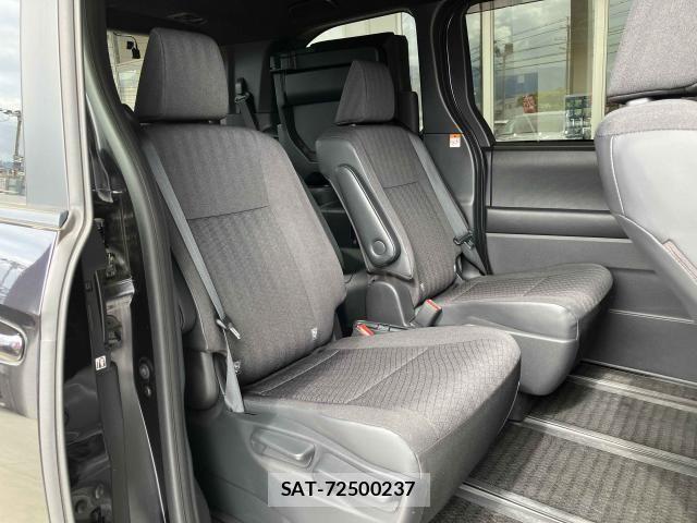 Toyota VOXY 2022-03 8415743-18