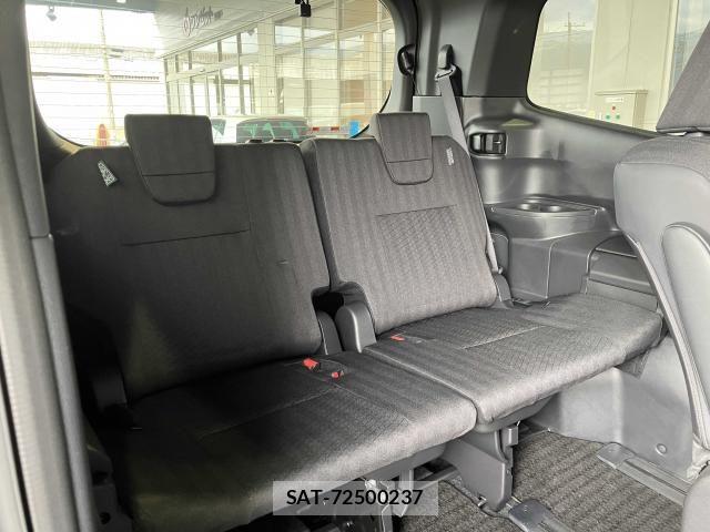 Toyota VOXY 2022-03 8415743-19