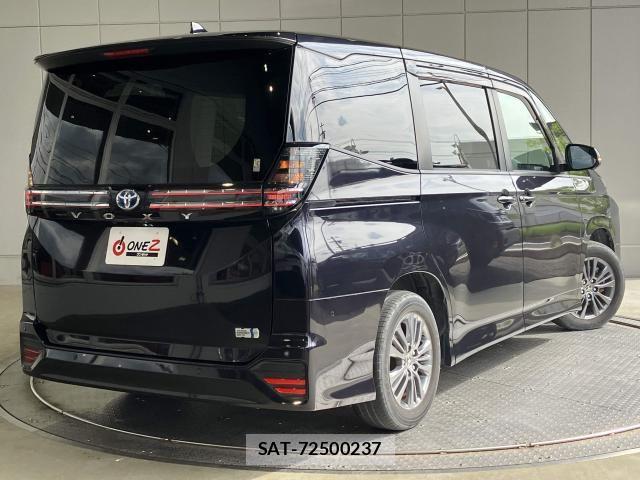 Toyota VOXY 2022-03 8415743-29