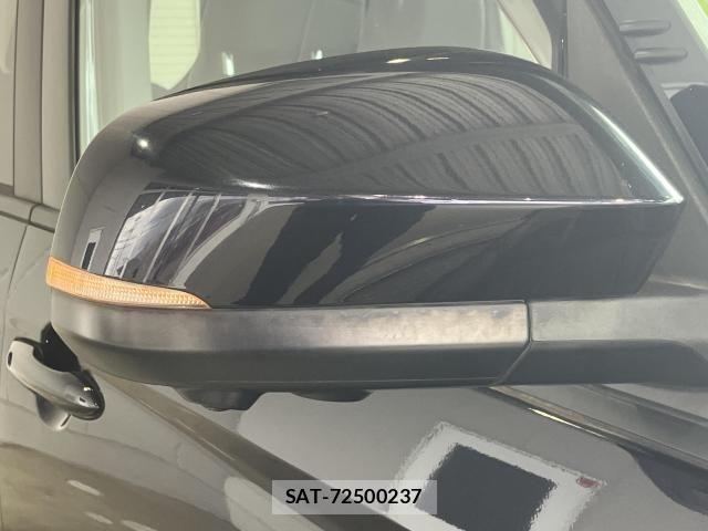 Toyota VOXY 2022-03 8415743-4