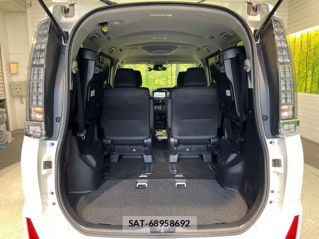 Toyota VOXY 2016-01 8439069-10