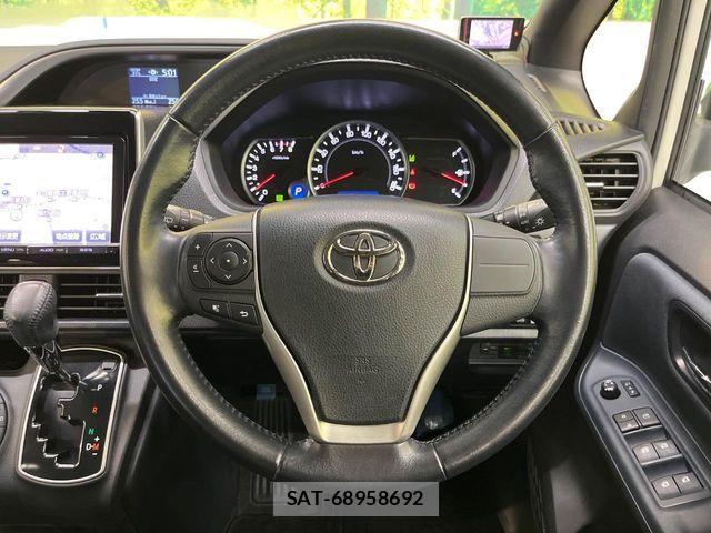 Toyota VOXY 2016-01 8439069-11