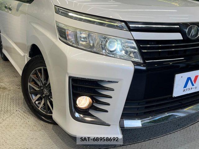 Toyota VOXY 2016-01 8439069-12